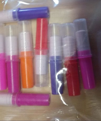 Rouge à Lèvres Dextrose – Vendu à l’unité Bonbon Rouge à Lèvres en dextrose coloré, vendu à l’unité