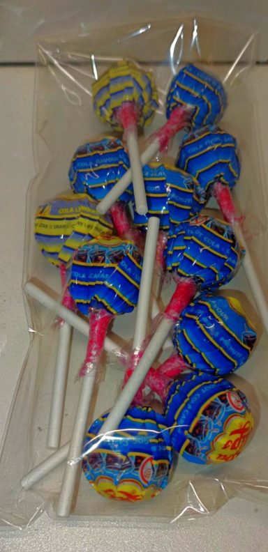 Chupa Chups – Cola & Cola Lemon Sachet de sucettes Chupa Chups saveur Cola et Cola Lemon