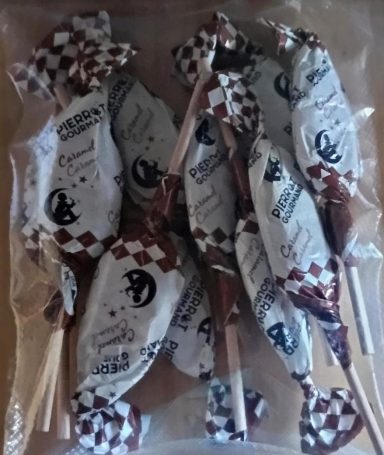 Sucette Pierrot Gourmand Caramel (unité) Sucette Pierrot Gourmand Caramel vendue à l’unité