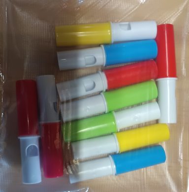 Sifflet Bonbon Multicolore – Vendu à l’unité Sifflet bonbon en plastique coloré avec pastille sucrée, vendu à l’unité