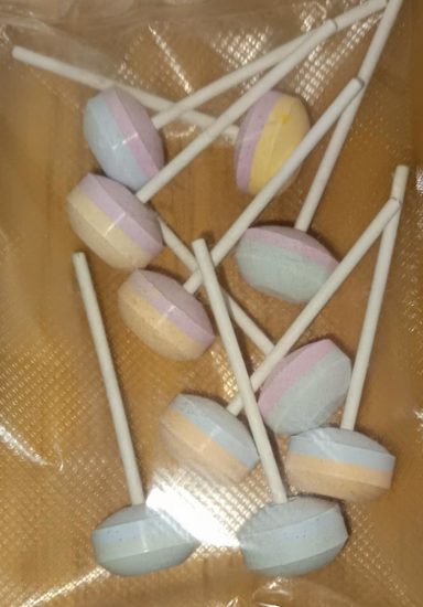 Sucettes Lollies Rétro Bicolores – Vendu à l’unité Sucette Lollie rétro bicolore en couches pastel, vendue à l’unité