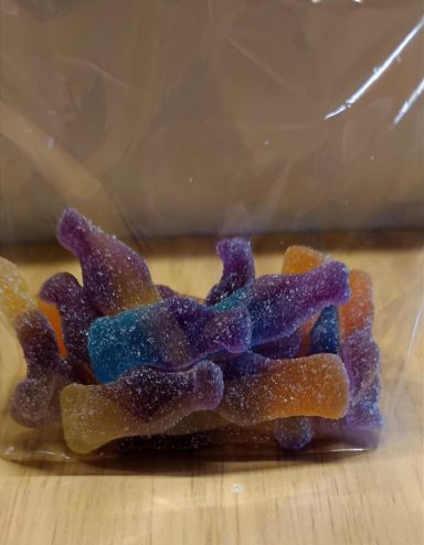 Purple Cola Haribo – Sachet de 100 g Les bouteilles Purple Cola au goût cola-fruits